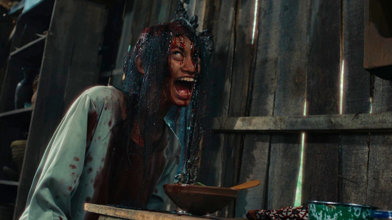 Menjelang Magrib 2: Wanita Yang di Rantai Movie Screenshot 1