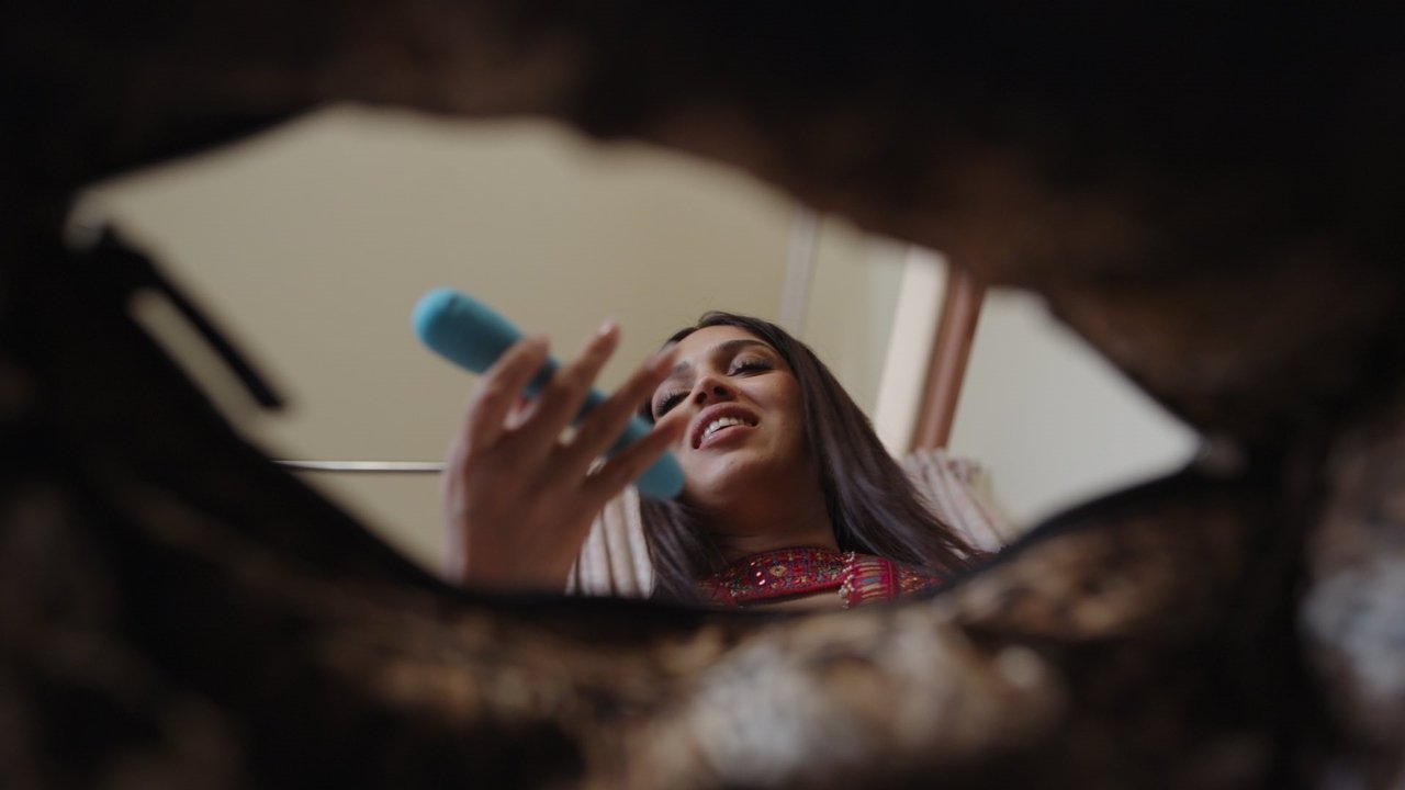 Thank You for Coming Movie Screenshot 5