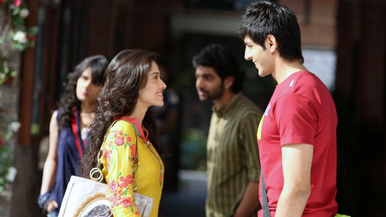 Akaash Vani Movie Screenshot 1